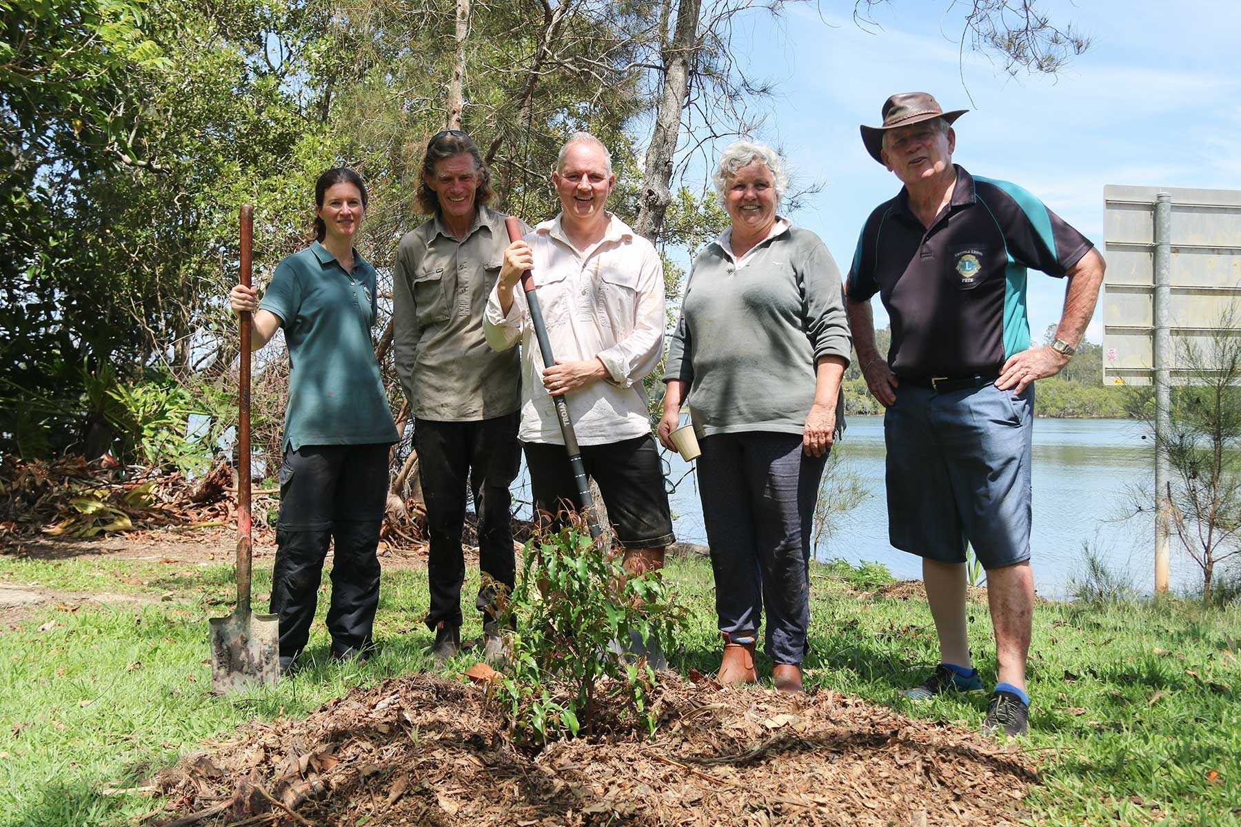 Lara Cumming BSC sustainability Manager, Brent Hely- Bush Regenerator Contractor, Mayor Cr Steve Allan, Peter Brotherton – Lion Club, Jenny Sewell – Project Coordinator for Bellingen St Landcare